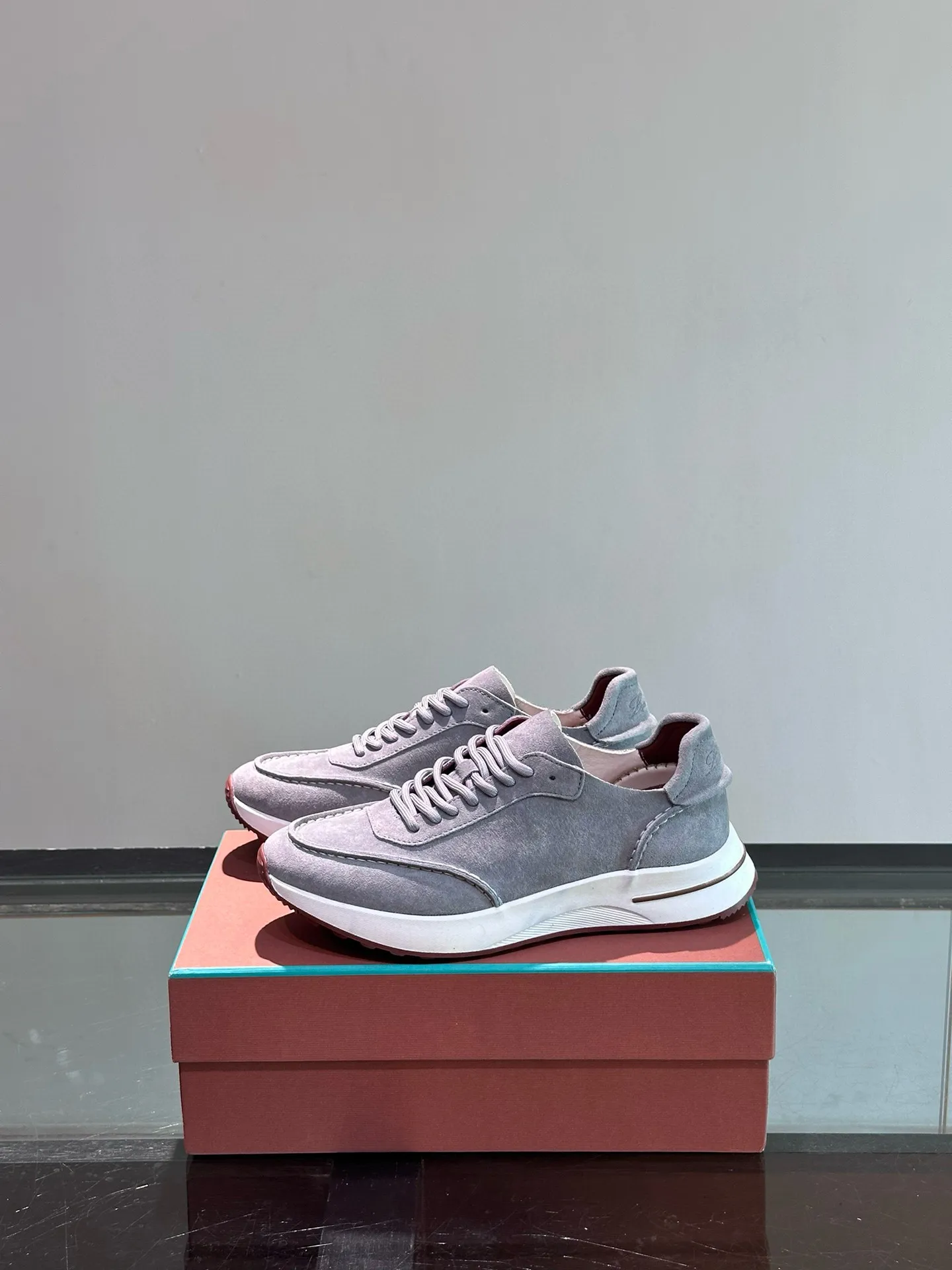Factory price: 540💰Loro men's shoes💰iana niche Loro classic jogging shoes, men's lace-up casual shoes and sneakers, high-quality lightweight and comfortable fabrics, suitable for outdoor leisure, the color scheme is young and energetic, and it looks great with sportswear or casual suits! Size: 39-46 (customized sizes of 45 and 46 are non-refundable)